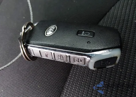 2021 Kia K5 Lxs z USA, uszkodzony, nr VIN 5XXG14J21MG047173